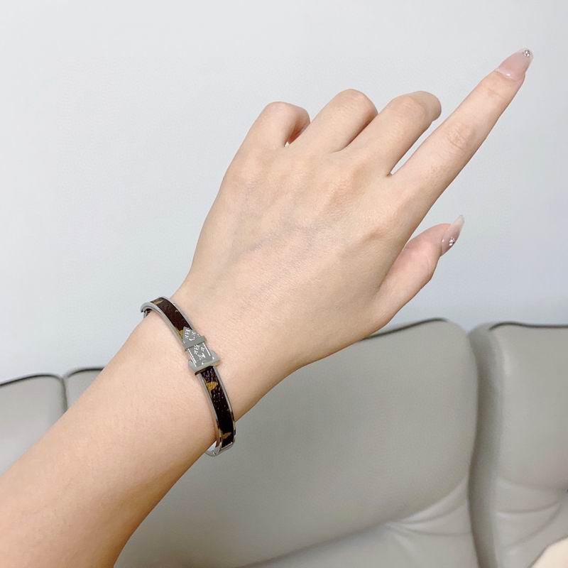 LV Bracelet 03lyr602 (2)